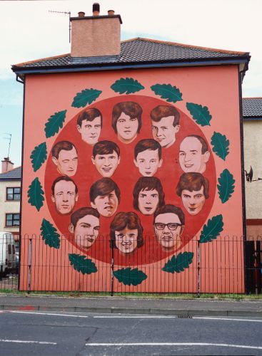 http://cain.ulst.ac.uk/bogsideartists/mural4/Mural4-BloodySundayCommemoration-med.jpg